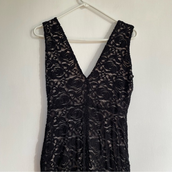 Alice + Olivia Mia Lace Maxi Dress Black See Through Deep Plunge V Neck Slit 4 - Picture 3 of 14